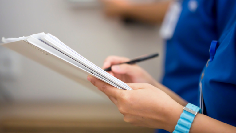 Entenda a diferença entre insalubridade e periculosidade e saiba como cada adicional impacta direitos, segurança e rotina dos trabalhadores.